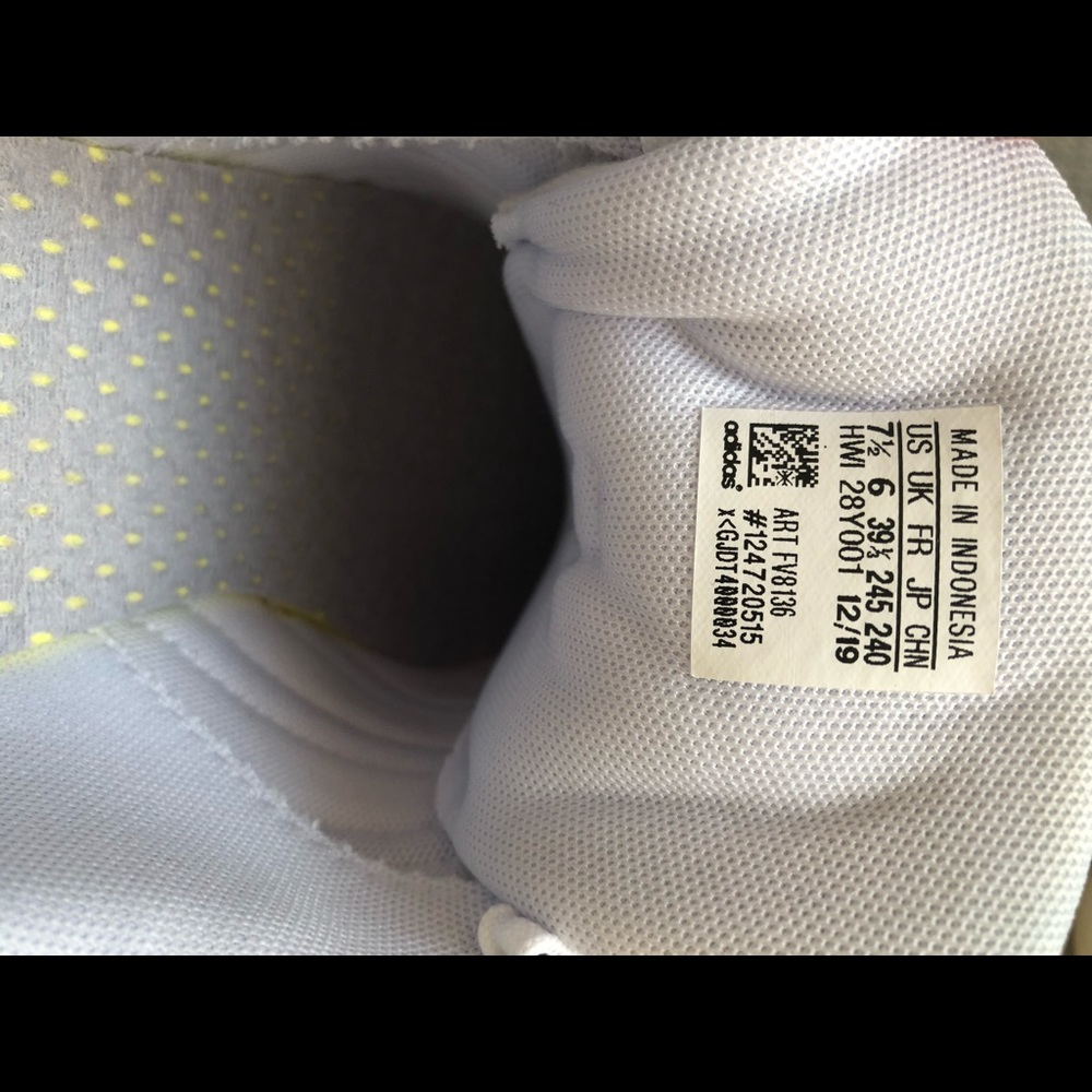 Sneakers - Picture 2 of 3